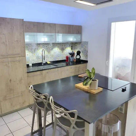 Opaline. Bel Avec Grande Terrasse Pour 4 Personnes